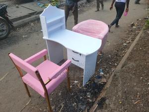 Manicure Table and 2 Seats - main view