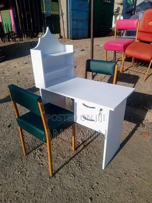 Manicure Table and 2 Seats - main view