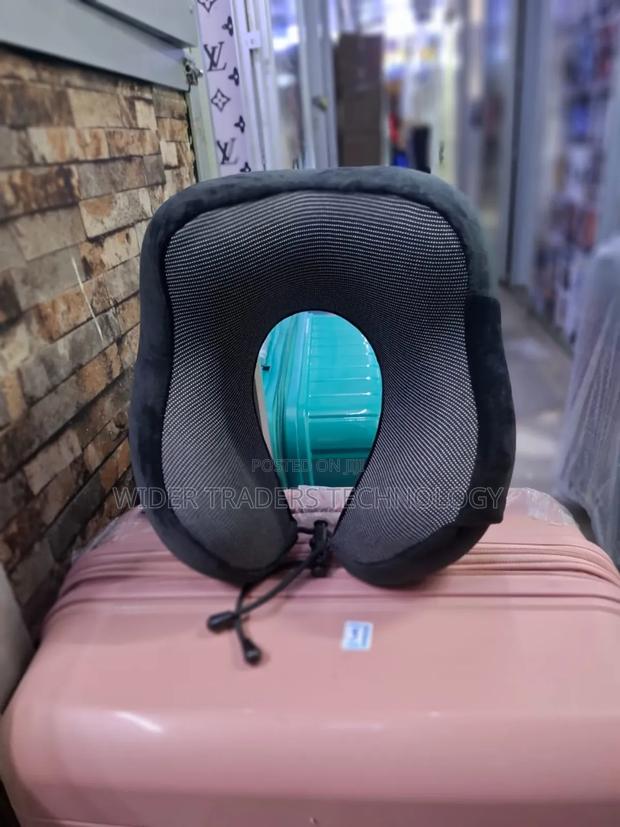 U-Shaped Travel Neck Pillows - thumbnail 2