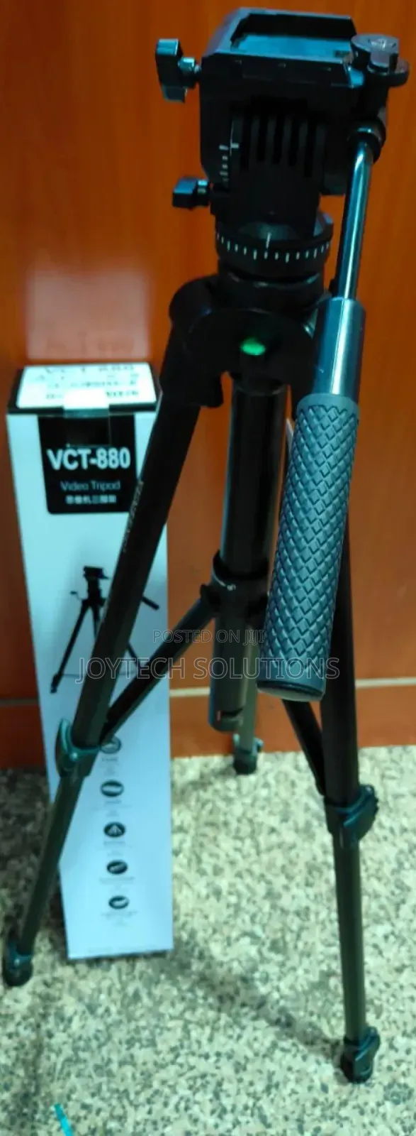 VCT-880 Camera Tripod Stand With a Plate and Shoe