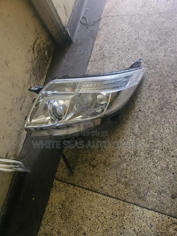 Headlight Noah 2015 Zenon