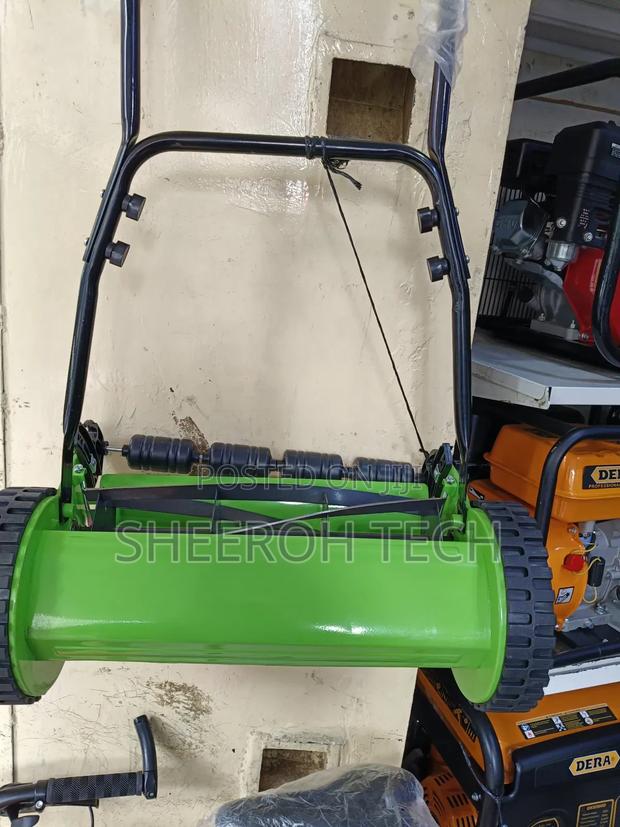 Manual Lawn Mower - main view