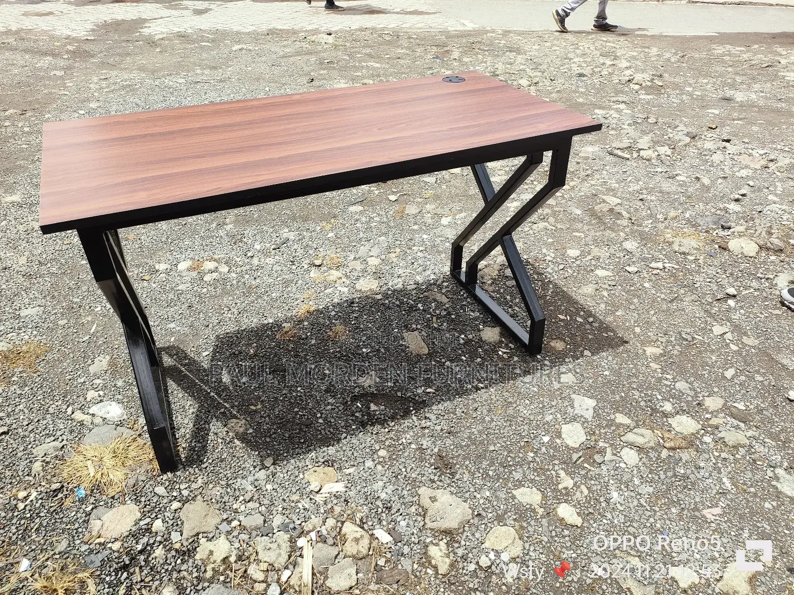 Office Computer Desk With Steel Frame