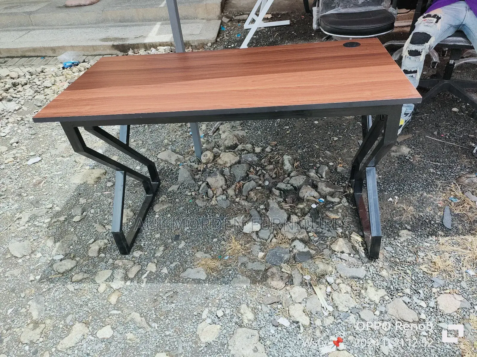 Office Computer Desk With Metallic Stands