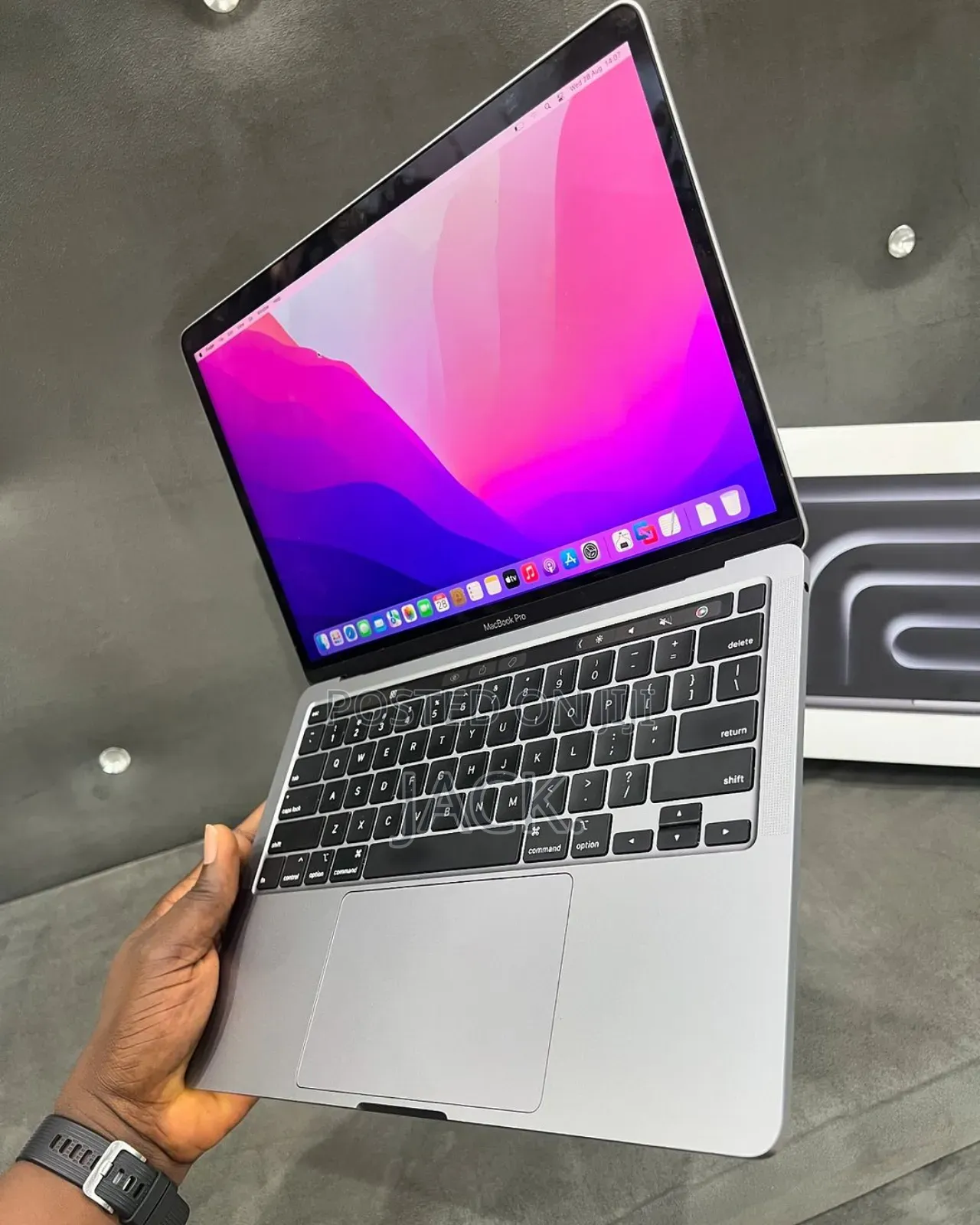 Laptop Apple MacBook Pro 2022 M2 16GB Apple M2 SSD 512GB
