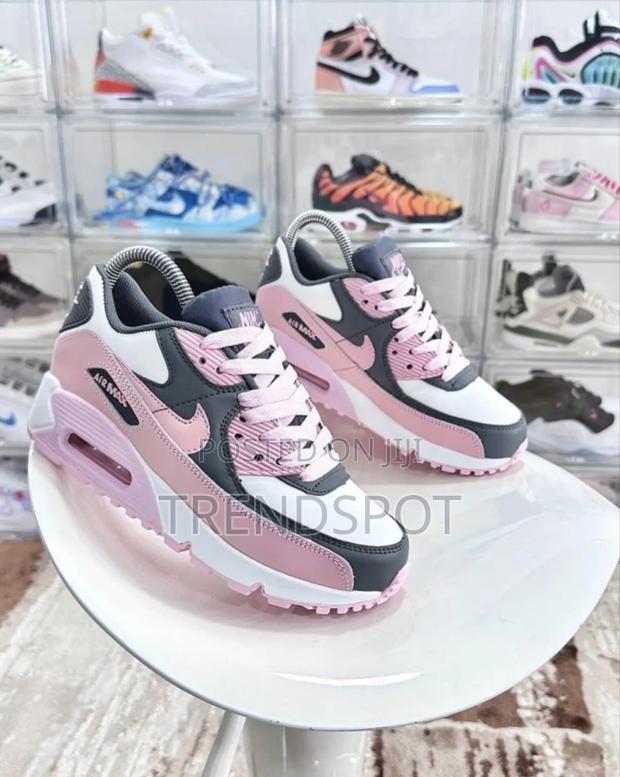 Airmax 90 Pink Black Sizes (36-41)Price;- 3000/=