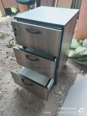 Three Drawers Movable Side Drawers