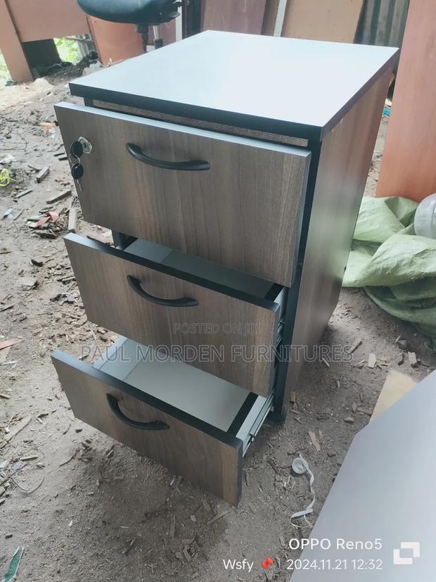 Three Drawers Movable Side Drawers - thumbnail 2