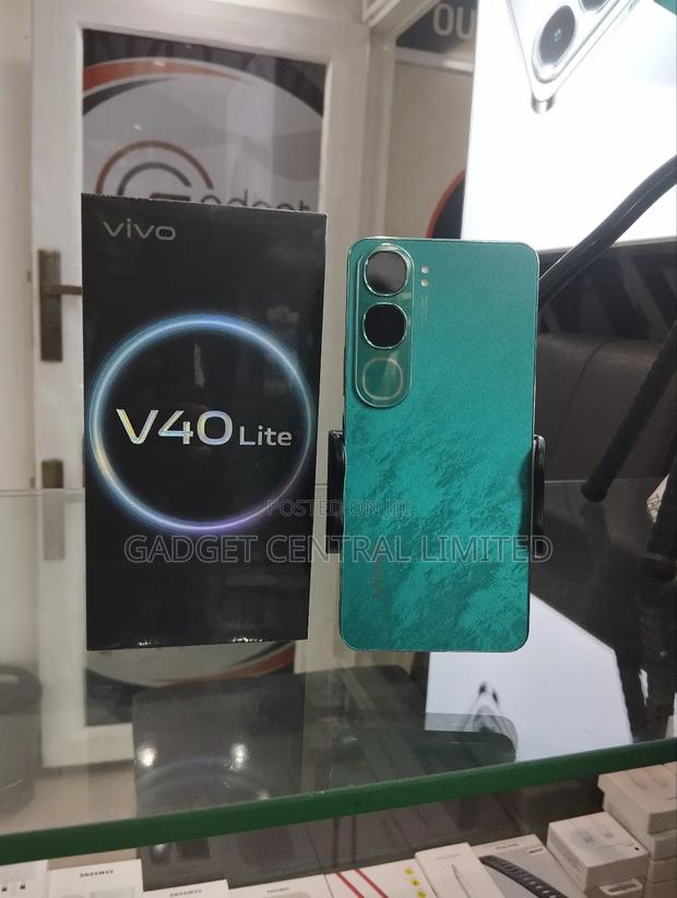 New Vivo V40 Lite 256 GB Silver