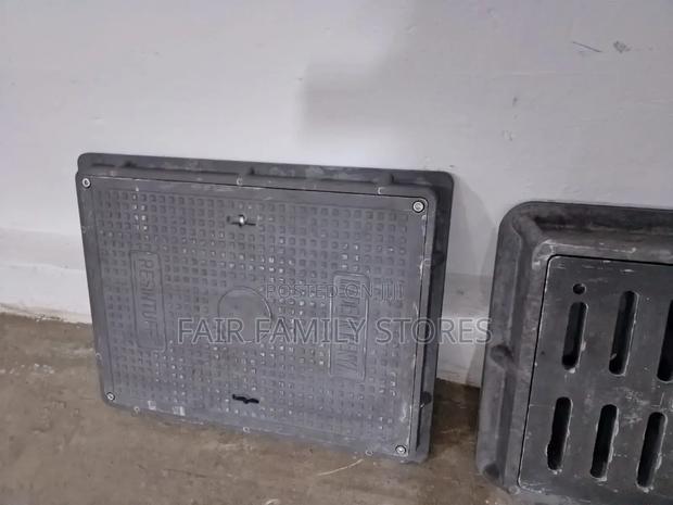 Manhole Cover 600*450 Heavy Duty - main view