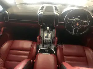 Porsche Cayenne Base AWD 2017 Gray