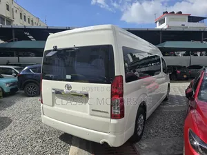 Toyota HiAce 2021 White