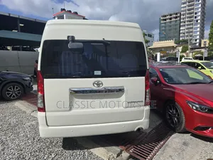 Toyota HiAce 2021 White