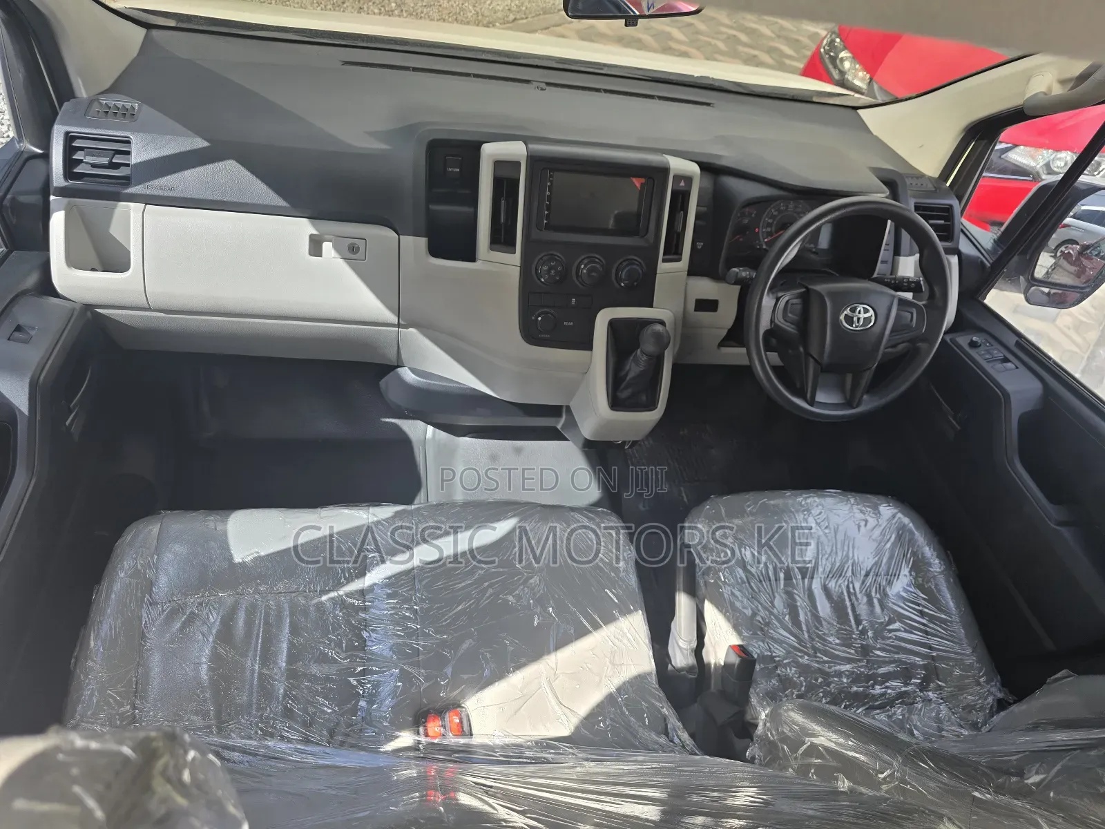 Toyota HiAce 2021 White