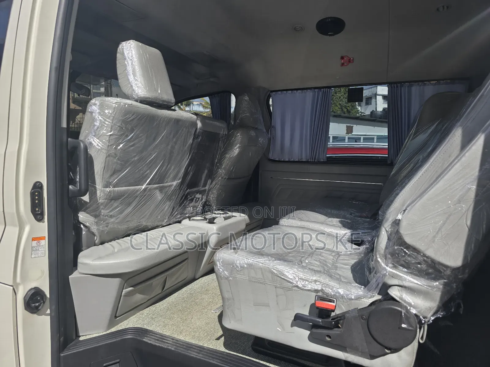 Toyota HiAce 2021 White