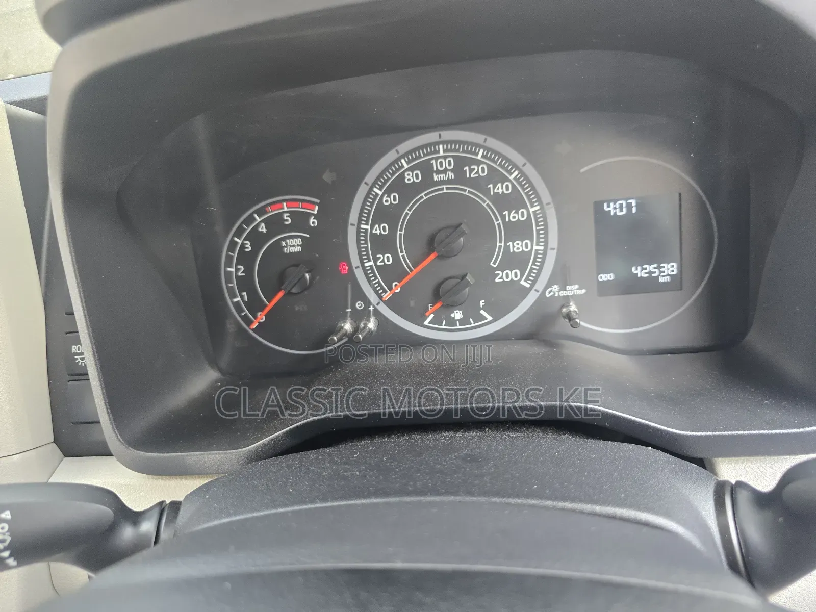 Toyota HiAce 2021 White