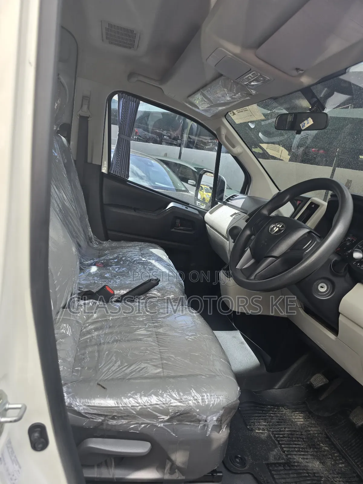 Toyota HiAce 2021 White