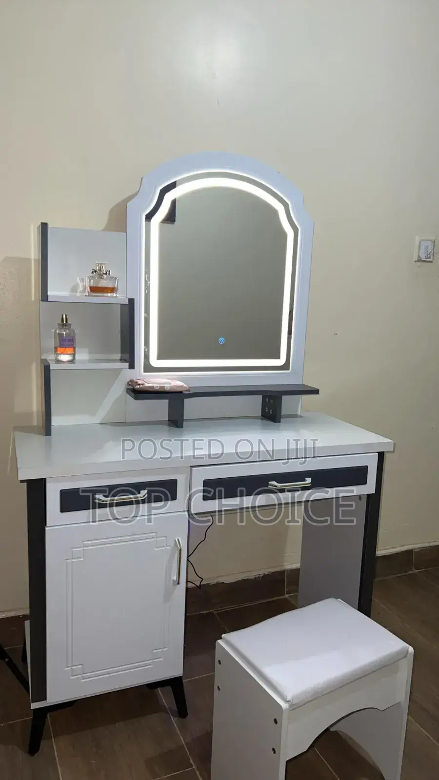 Dressing Table /Makeup Mirror
