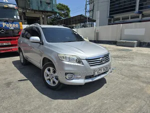Toyota Vanguard 2013 Silver