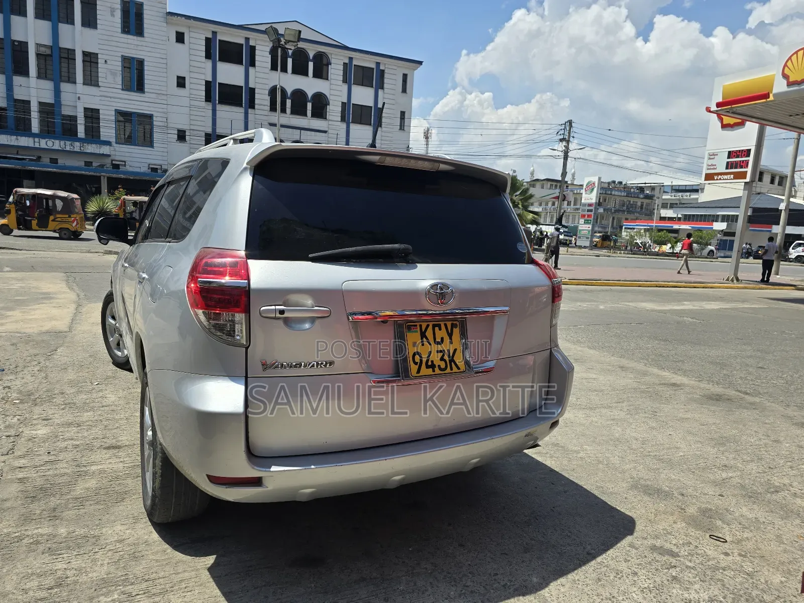 Toyota Vanguard 2013 Silver
