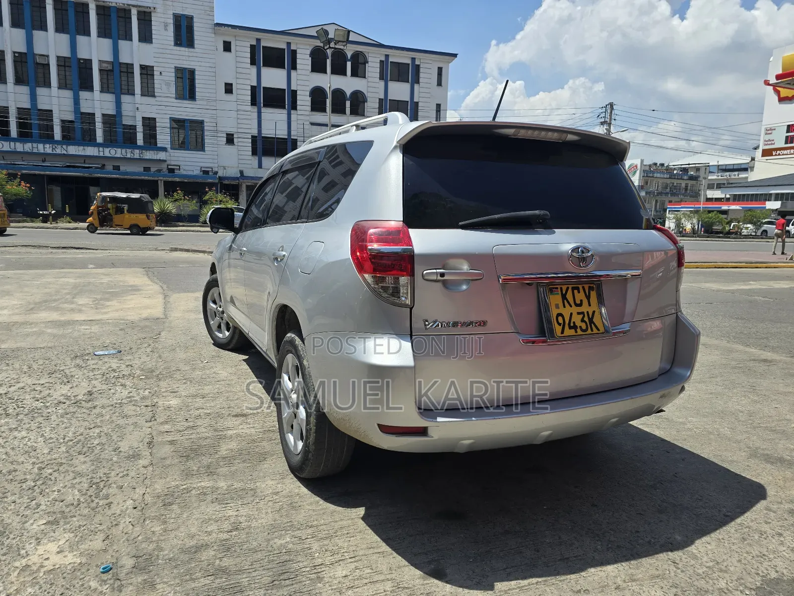 Toyota Vanguard 2013 Silver