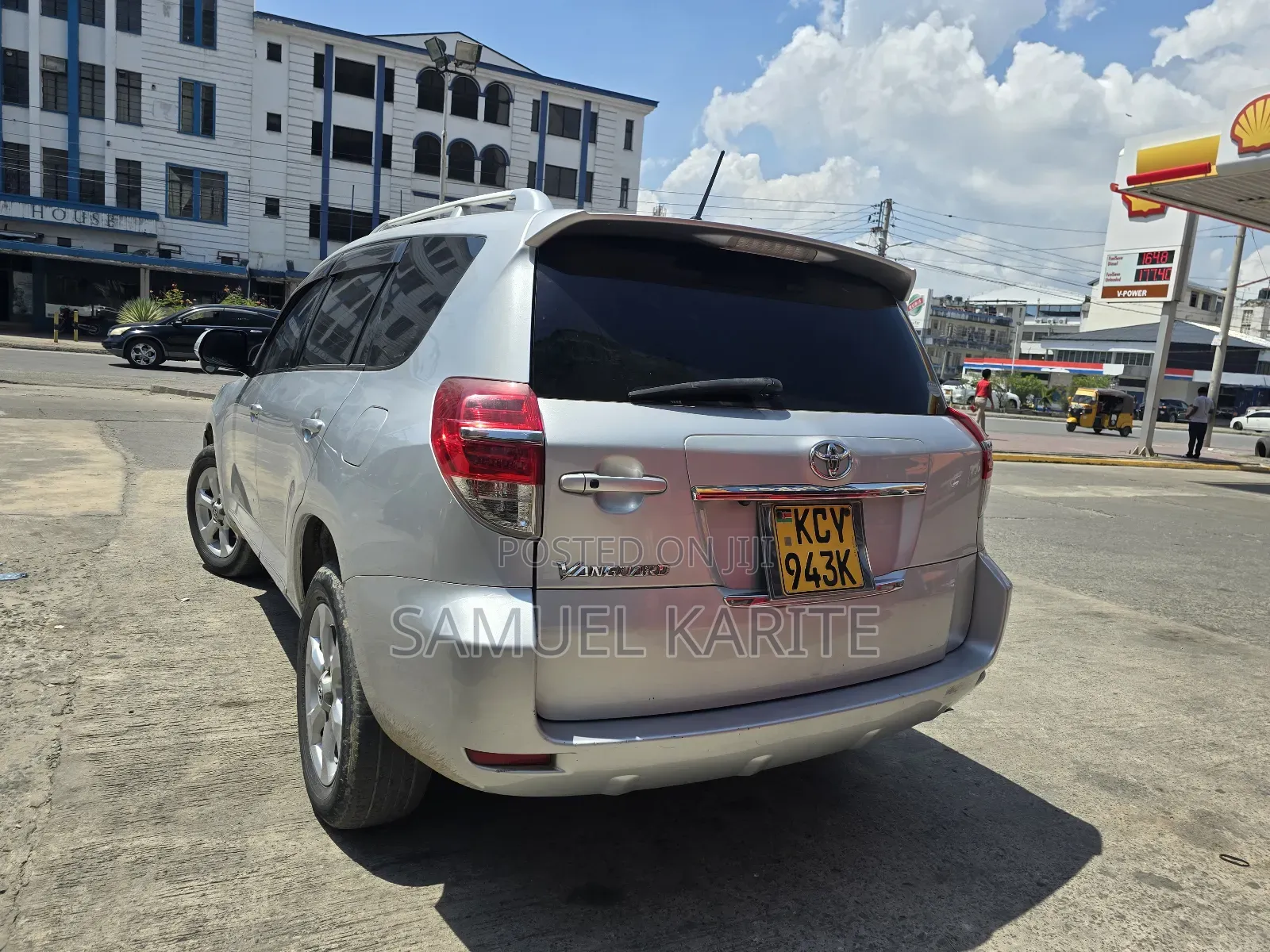 Toyota Vanguard 2013 Silver