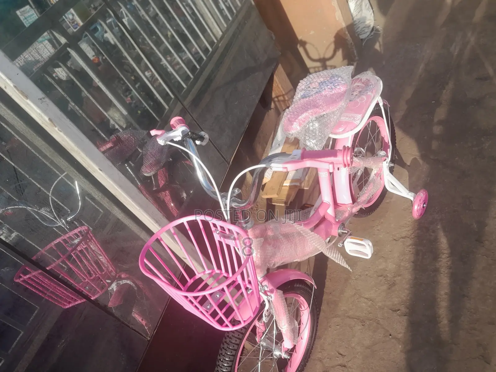 Vibrant Size 12 Kids' Bike With Training Wheels