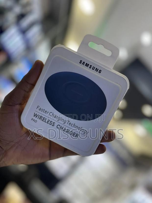 Samsung Faster Charging Wireless Charger Pad . - main view