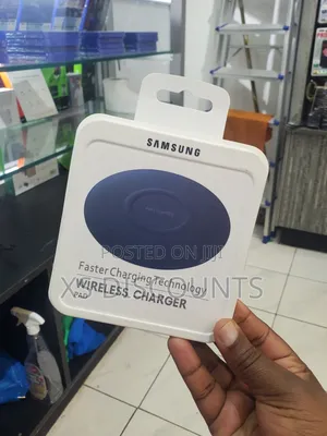 Samsung Faster Charging Wireless Charger Pad .