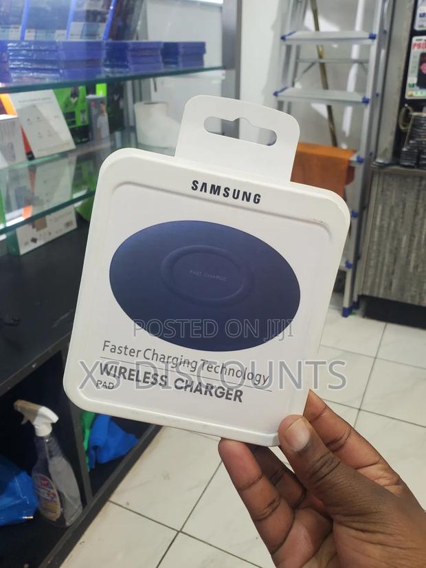Samsung Faster Charging Wireless Charger Pad . - thumbnail 2