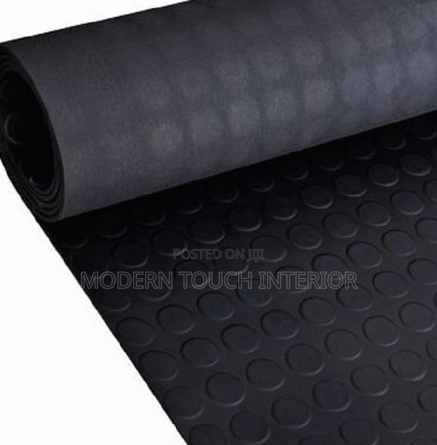 Modern Circular Black Rubber Coin Mats