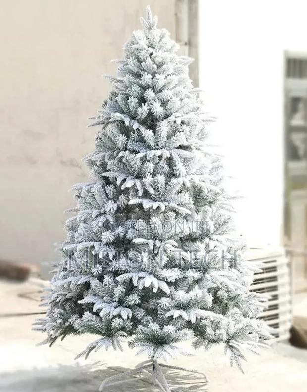 Snow Flocked Christmas Tree
Sizes 1.2 Meter(4ft) - main view