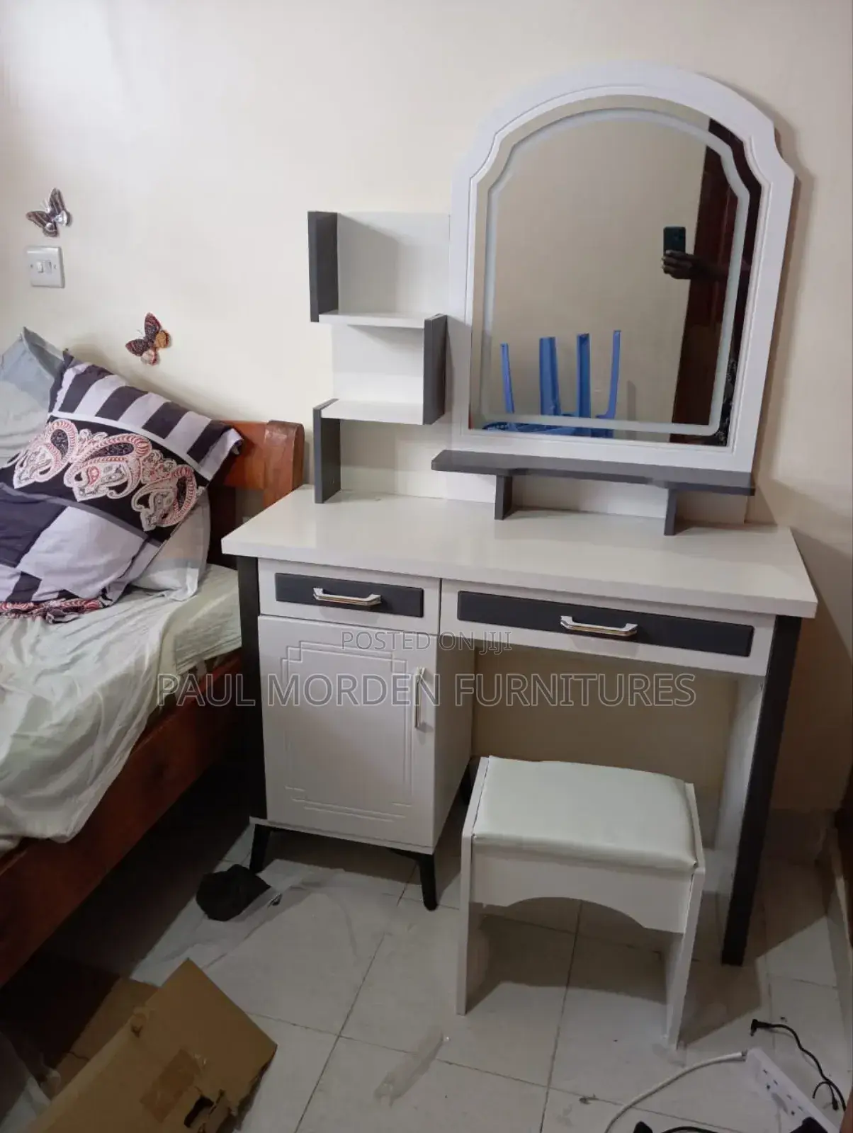 Vanity Dressing Table With a Stand