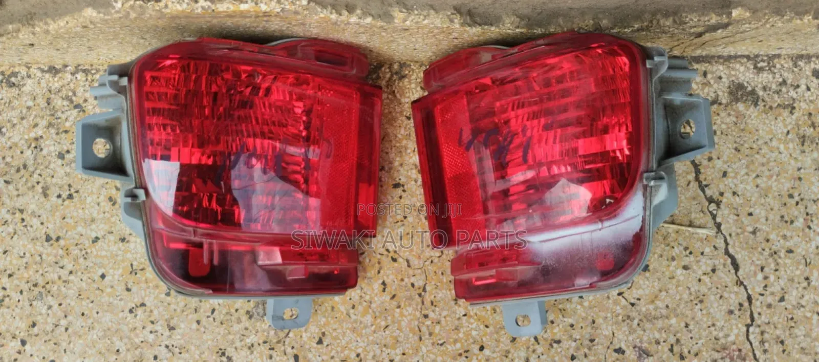 V8 200 Series 2018 Bumper Reflectors