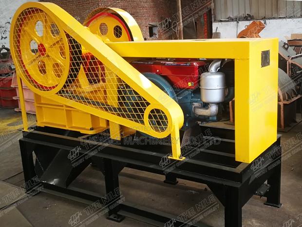 China Manufacturer Mining Diesel Stone Rock Crusher Machine - main view