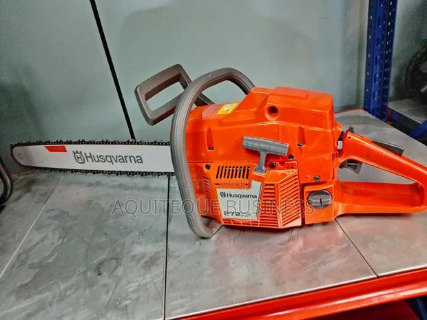 Husquvarna 272 Chainsaw - main view