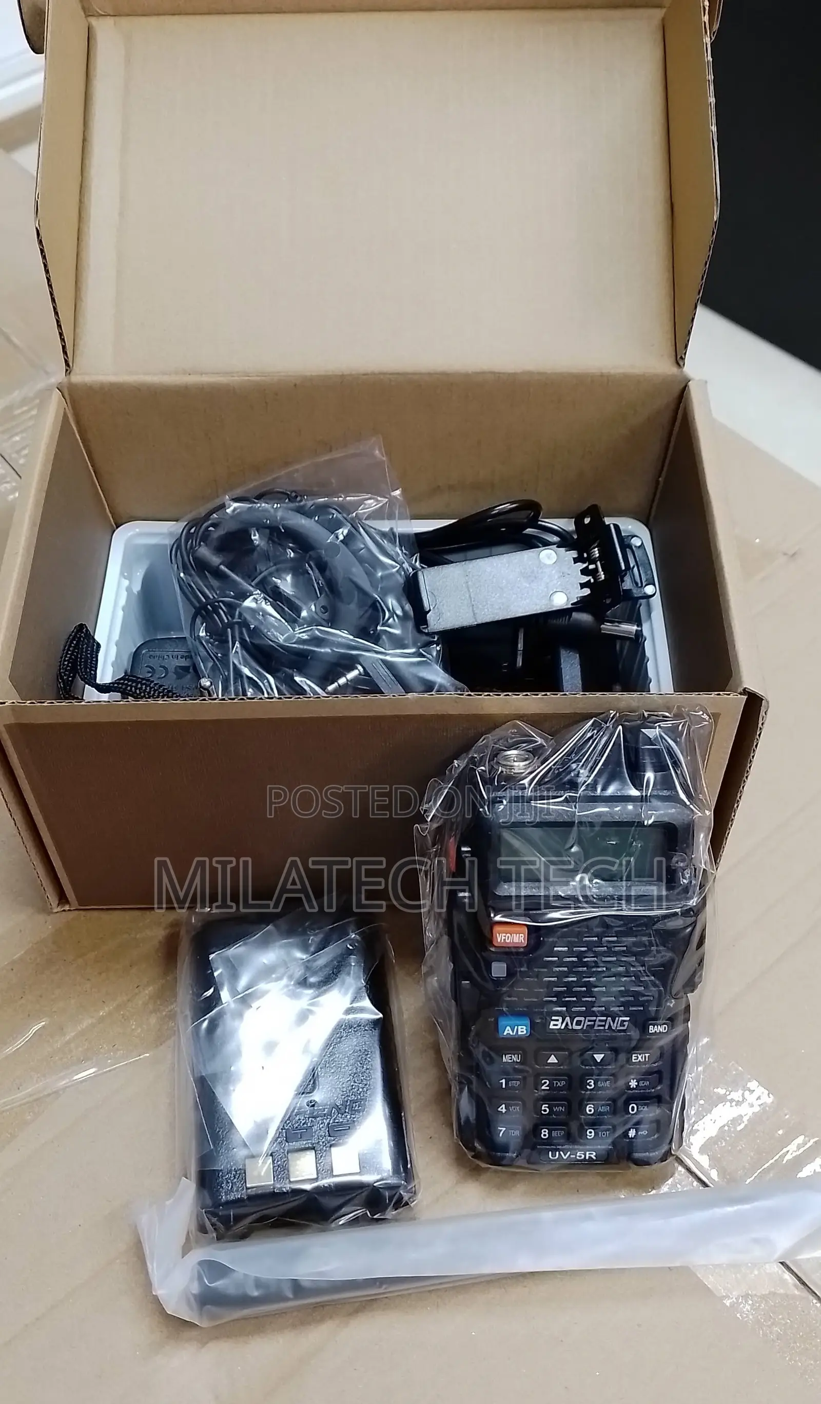 UV-5R Baofeng Walkie Talkie Radio Calls 8KM With Earpiece