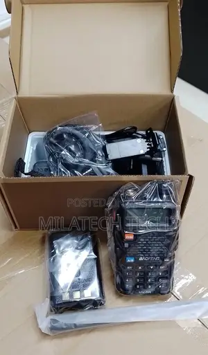 UV-5R Baofeng Walkie Talkie Radio Calls 8KM With Earpiece