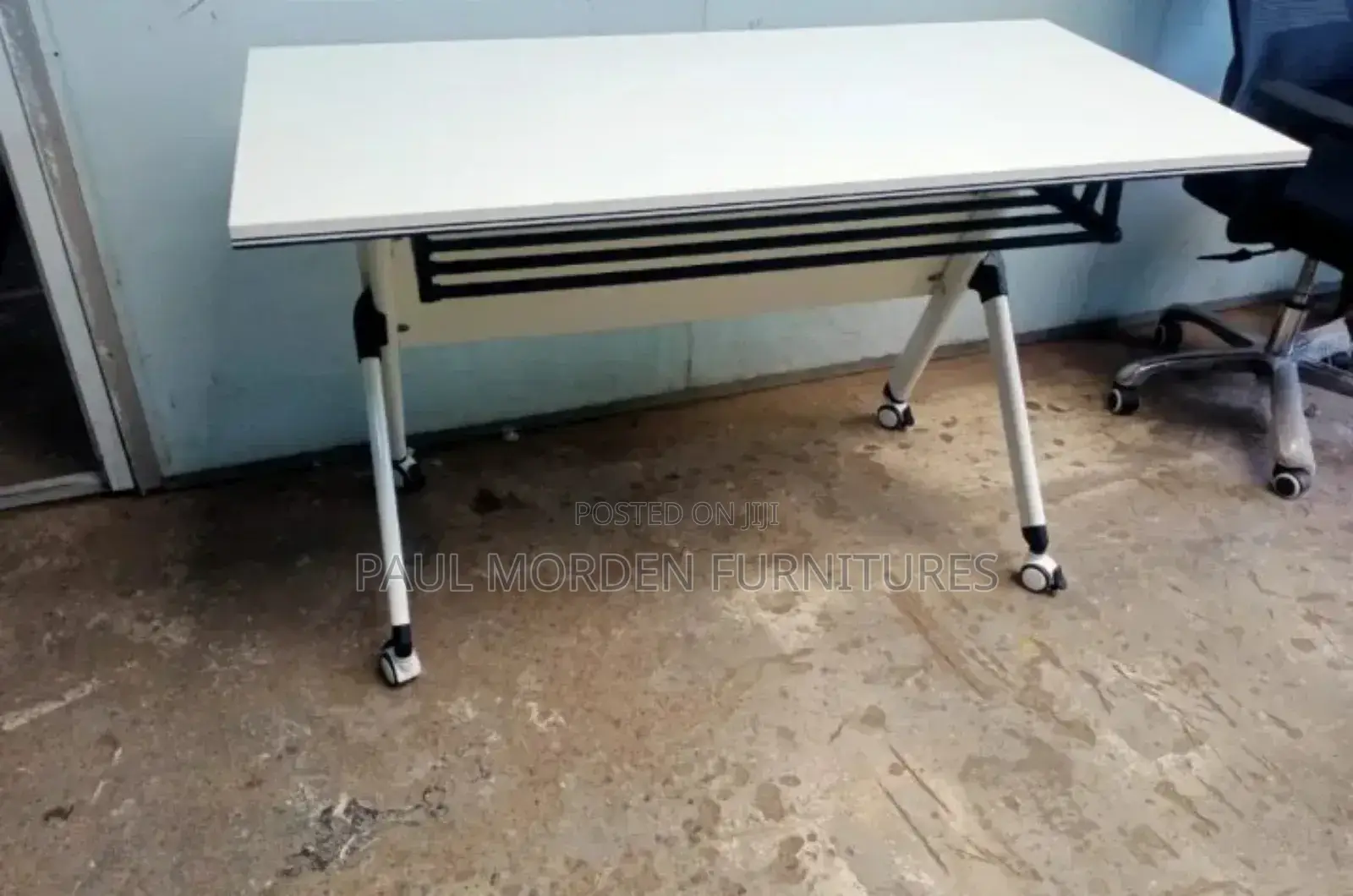 Office Computer Table With Movable Wheels