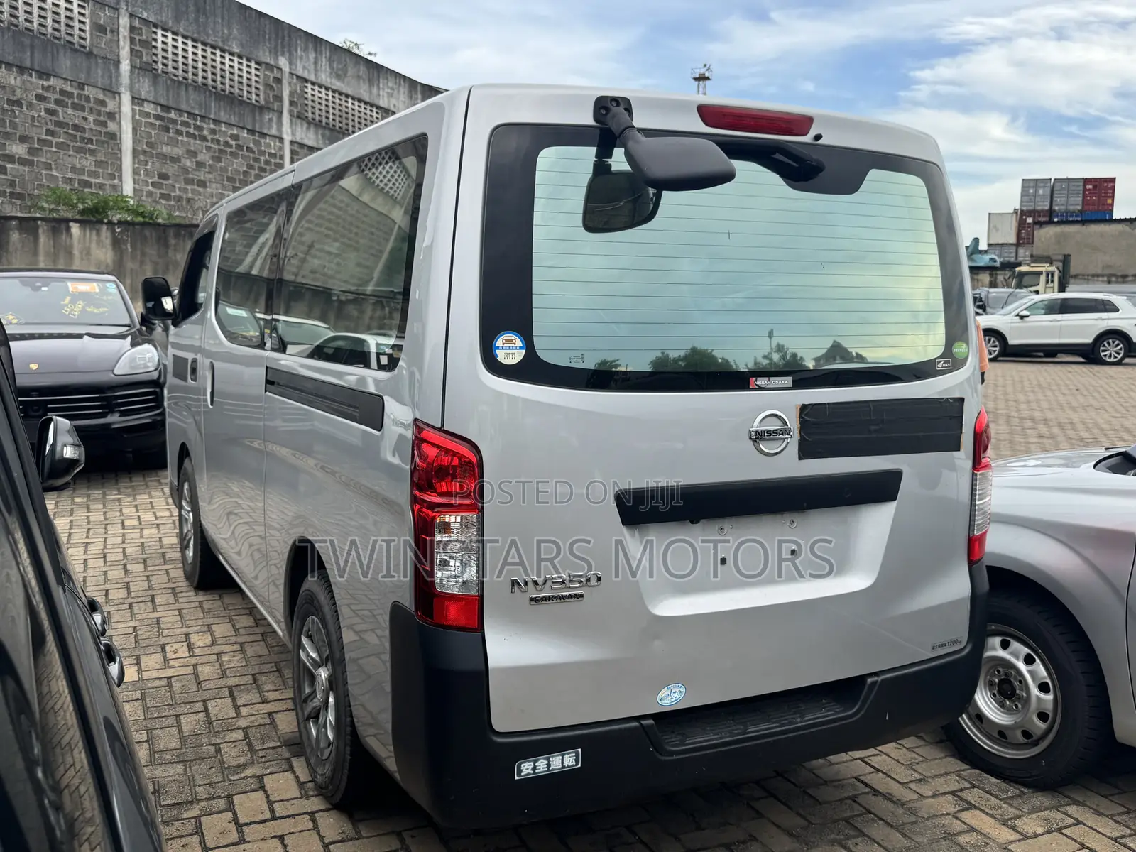 Nissan Caravan (Urvan) 2017 Silver