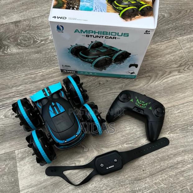 Amphibious Stunt Car - main view