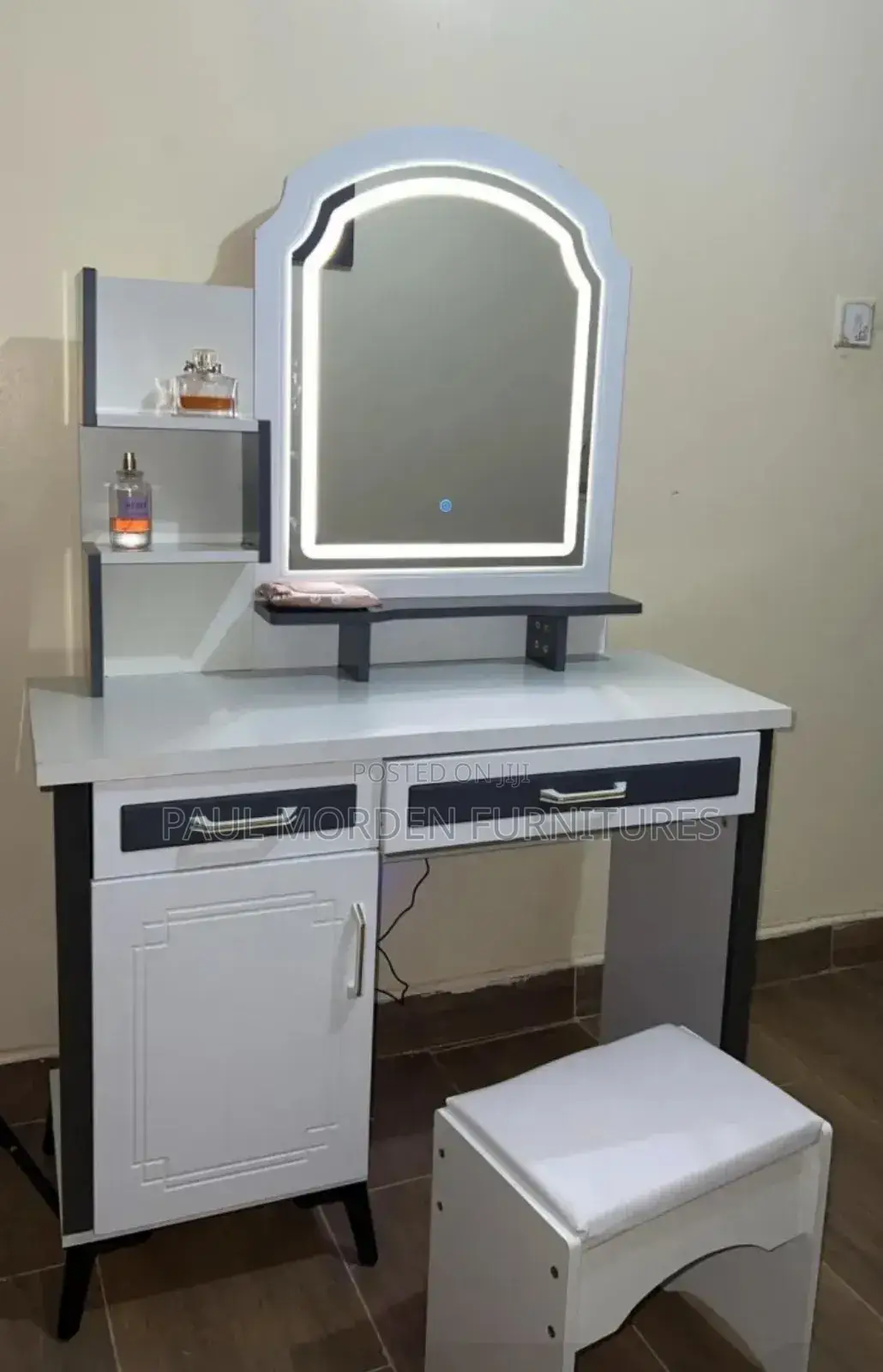 Vanity Dressing Table With a Stand Stool