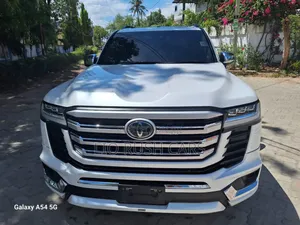 Toyota Land Cruiser 2023 White