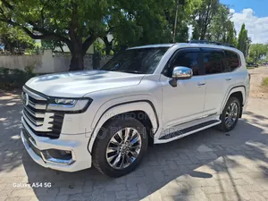 Toyota Land Cruiser 2023 White