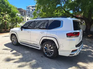 Toyota Land Cruiser 2023 White
