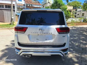 Toyota Land Cruiser 2023 White