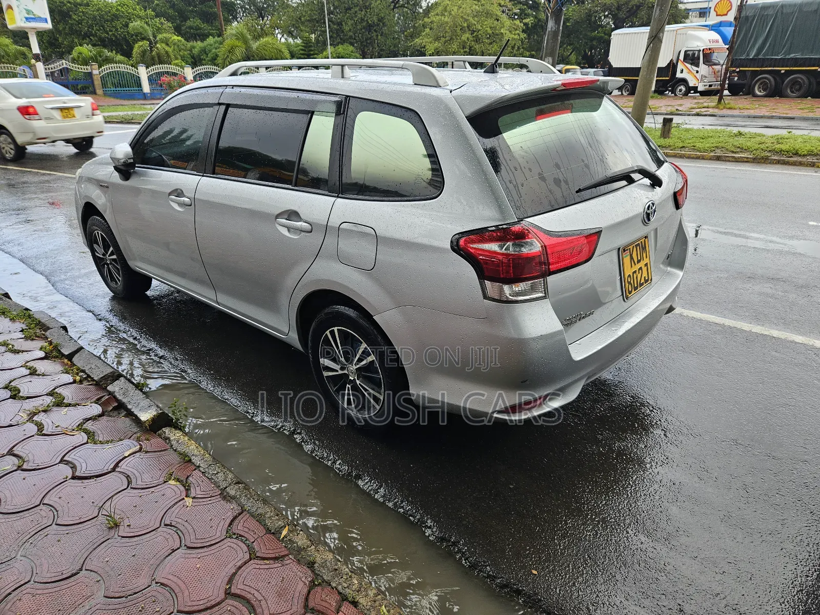 Toyota Corolla Fielder 2018 Silver