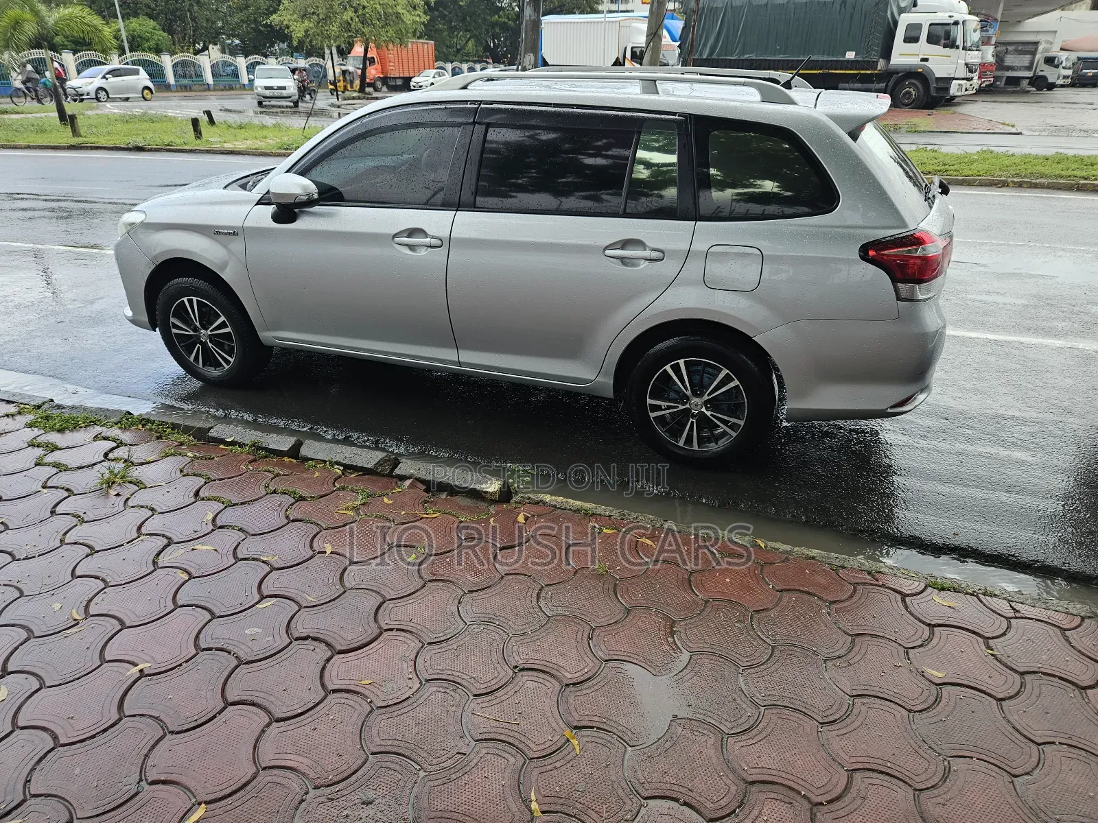 Toyota Corolla Fielder 2018 Silver