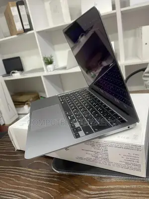 Laptop Apple MacBook 2020 16GB Apple M1 SSD 512GB
