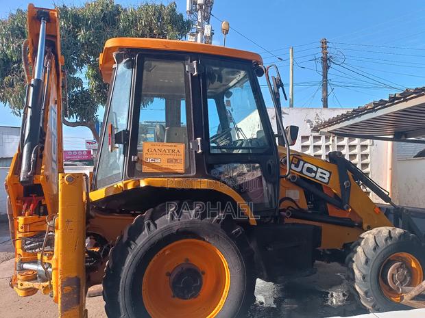 JCB Backhoe for Hire - thumbnail 4
